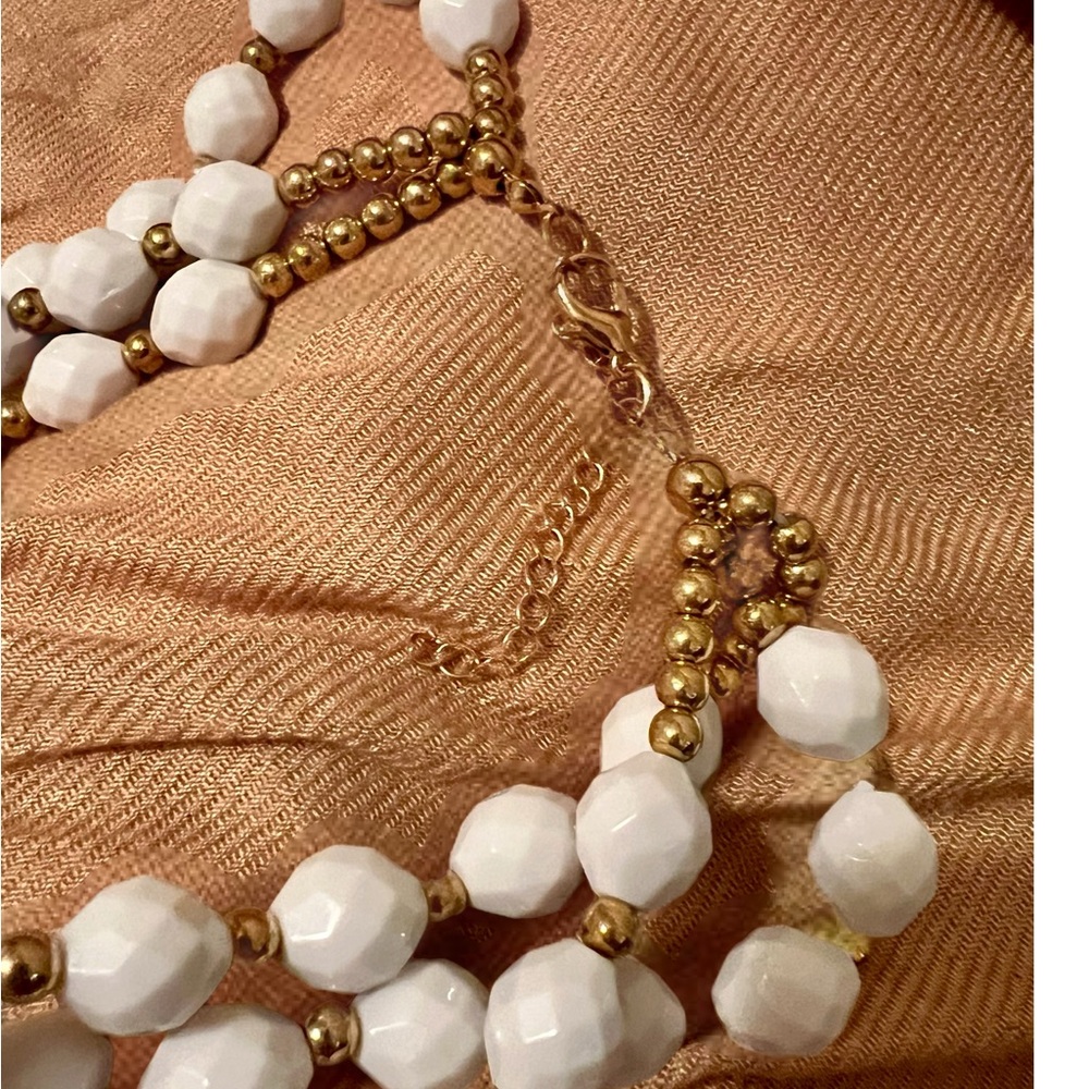 nOir Faux Stone White/Gold Chunky Triple Layer Statement Necklace NWT - Picture 3 of 5